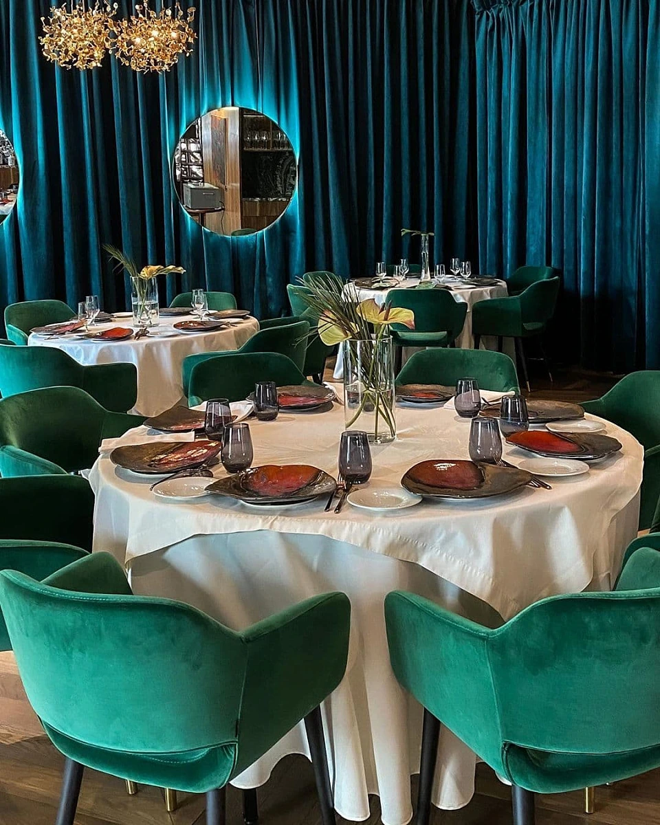 Bárpult és casino lounge enteriőr